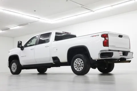 More photos of 2022 Chevrolet Silverado 2500HD LT at Jim Falk Motors, MO