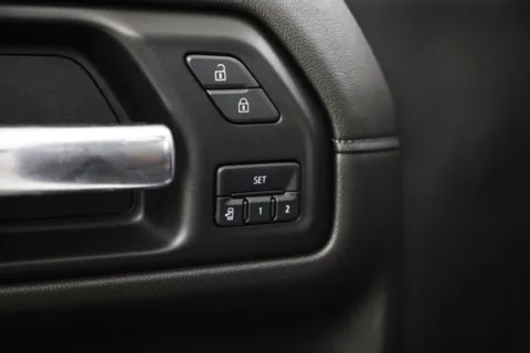 More photos of 2019 Chevrolet Silverado 1500 High Country at Jim Falk Motors, MO