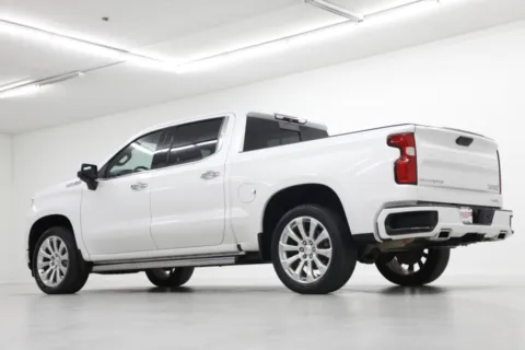 More photos of 2019 Chevrolet Silverado 1500 High Country at Jim Falk Motors, MO