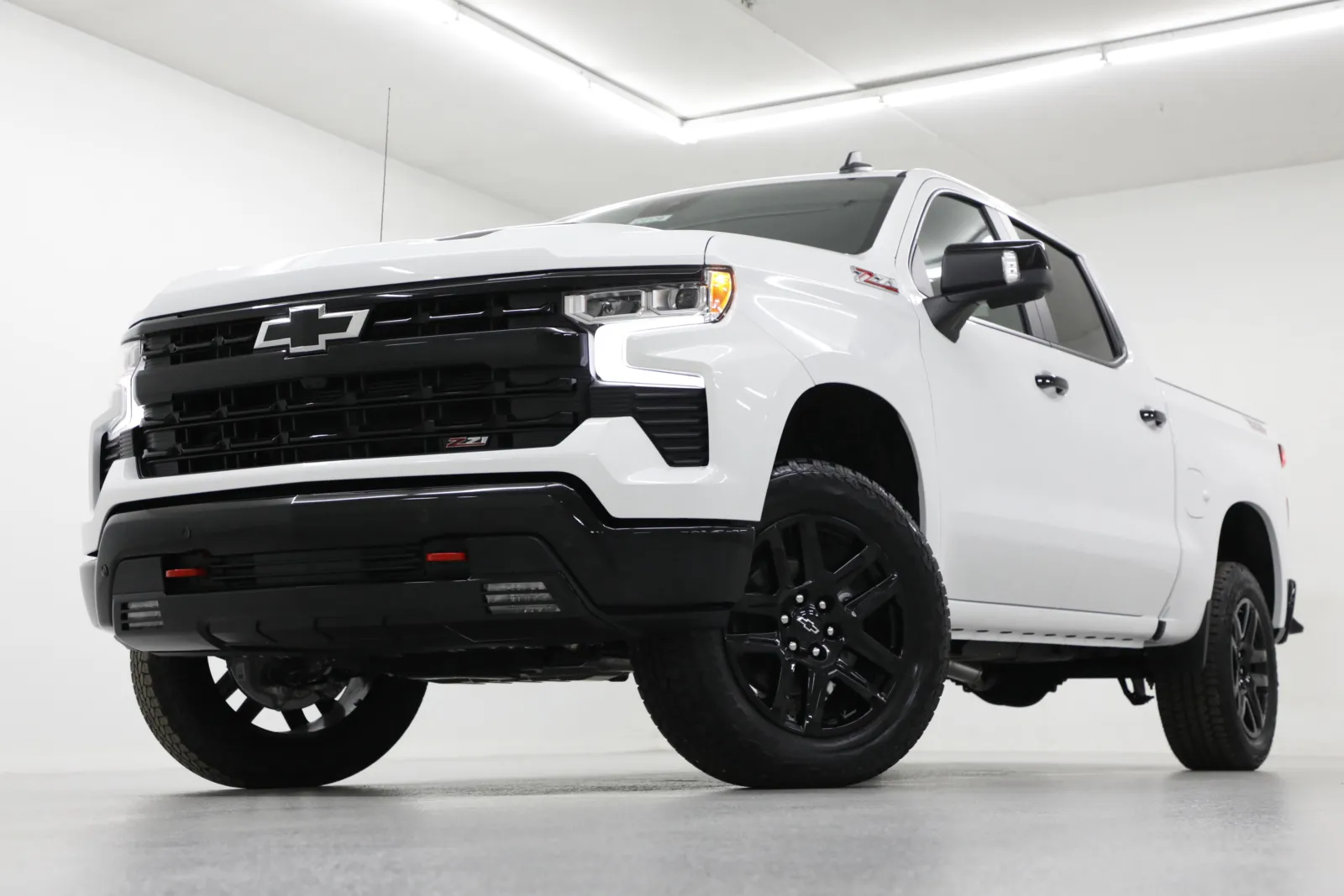 White 2026 Chevrolet Silverado 1500 LT Trail Boss for sale in Clinton, MO