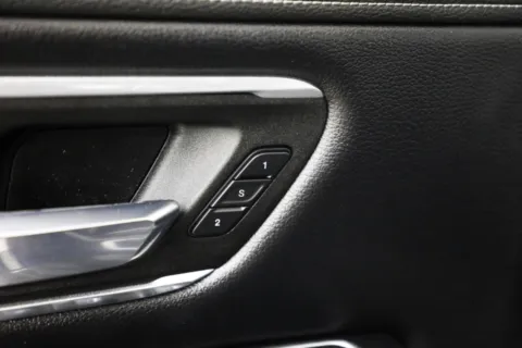 More photos of 2021 Ram 1500 Laramie at Jim Falk Motors, MO