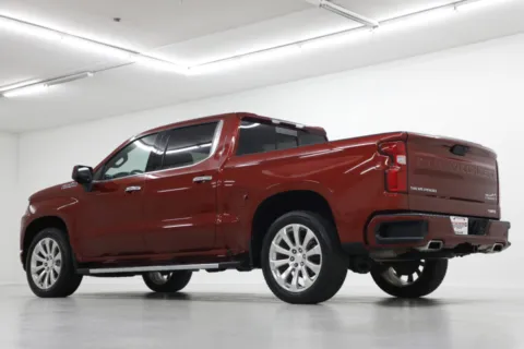 More photos of 2019 Chevrolet Silverado 1500 High Country at Jim Falk Motors, MO