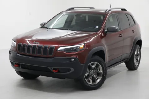More photos of 2019 Jeep Cherokee Trailhawk at Jim Falk Motors, MO