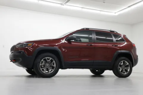 Photos of 2019 Jeep Cherokee Trailhawk for sale in Clinton, MO at Jim Falk Motors