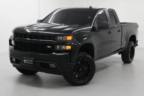 More photos of 2020 Chevrolet Silverado 1500 Custom at Jim Falk Motors, MO
