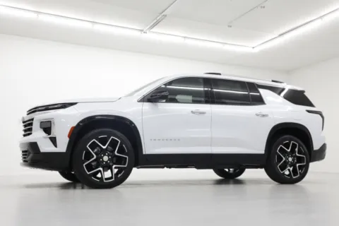 Photos of 2026 Chevrolet Traverse FWD High Country for sale in Clinton, MO at Jim Falk Motors
