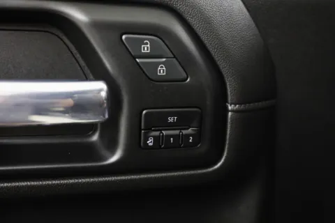 More photos of 2020 Chevrolet Silverado 3500HD High Country at Jim Falk Motors, MO