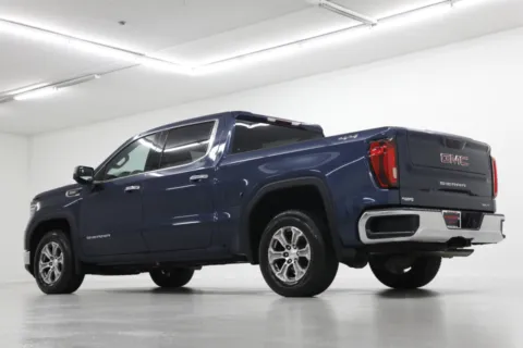 More photos of 2022 GMC Sierra 1500 SLT at Jim Falk Motors, MO