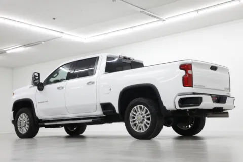 More photos of 2022 Chevrolet Silverado 2500HD High Country at Jim Falk Motors, MO