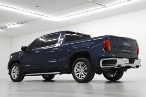 More photos of 2021 GMC Sierra 1500 SLT at Jim Falk Motors, MO