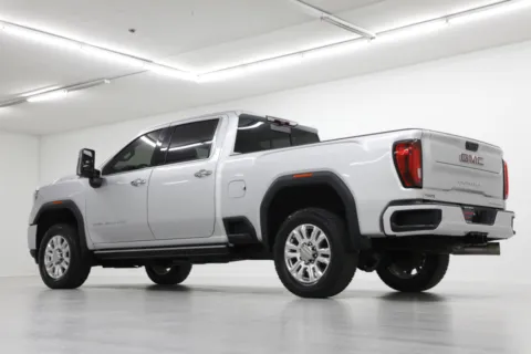 More photos of 2022 GMC Sierra 2500HD Denali at Jim Falk Motors, MO