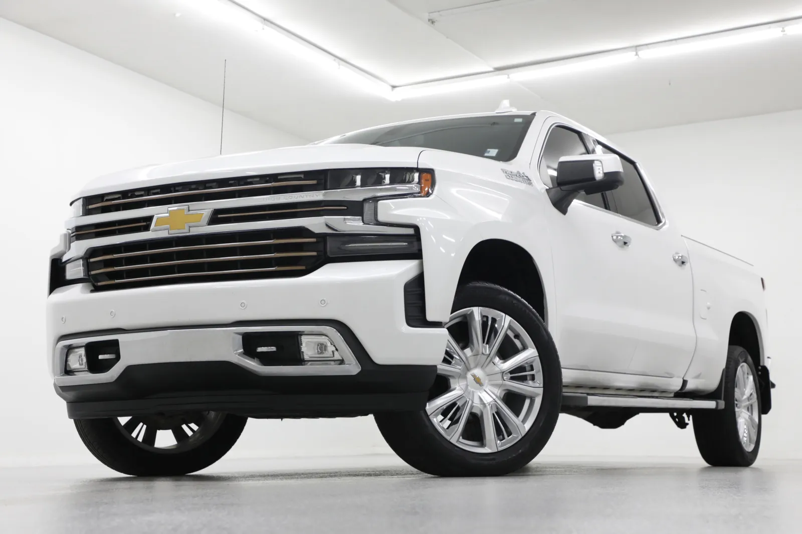 White 2022 Chevrolet Silverado 1500 High Country for sale in Clinton, MO