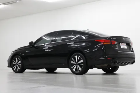 More photos of 2022 Nissan Altima 2.5 SL at Jim Falk Motors, MO