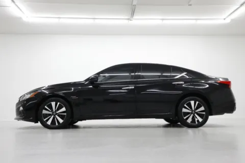 Another view of 2022 Nissan Altima 2.5 SL for sale in Clinton, MO at Jim Falk Motors