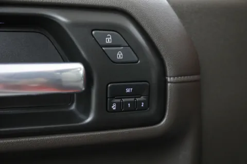 More photos of 2022 GMC Sierra 2500HD SLT at Jim Falk Motors, MO
