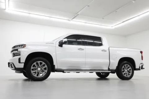 Photos of 2021 Chevrolet Silverado 1500 High Country for sale in Clinton, MO at Jim Falk Motors