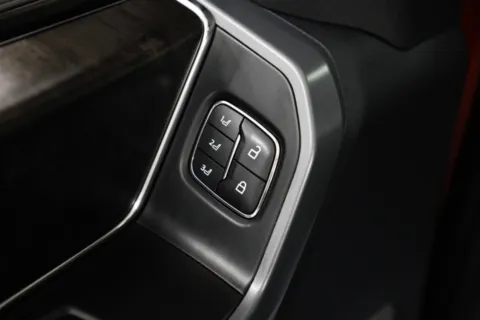More photos of 2021 Ford F-150 LARIAT at Jim Falk Motors, MO