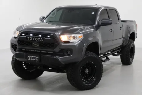 Gray 2020 Toyota Tacoma SR5 for sale in Clinton, MO
