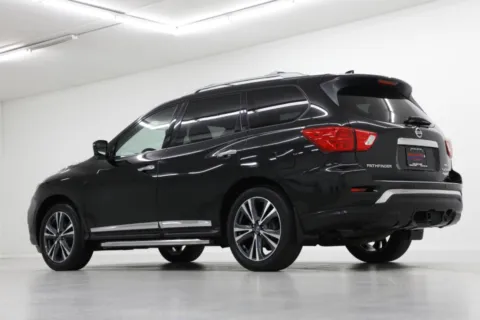 More photos of 2020 Nissan Pathfinder Platinum at Jim Falk Motors, MO