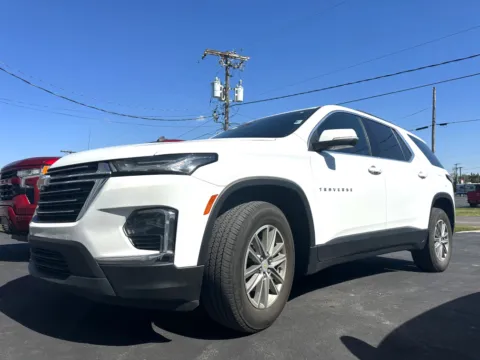 White 2023 Chevrolet Traverse LT Leather for sale in Clinton, MO