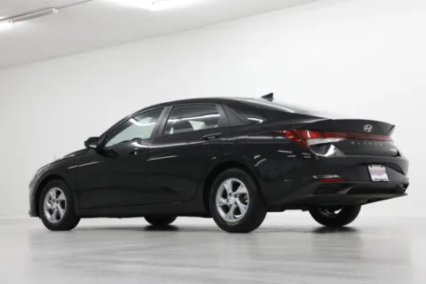 More photos of 2022 Hyundai Elantra SE at Jim Falk Motors, MO