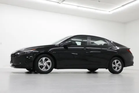 Photos of 2022 Hyundai Elantra SE for sale in Clinton, MO at Jim Falk Motors