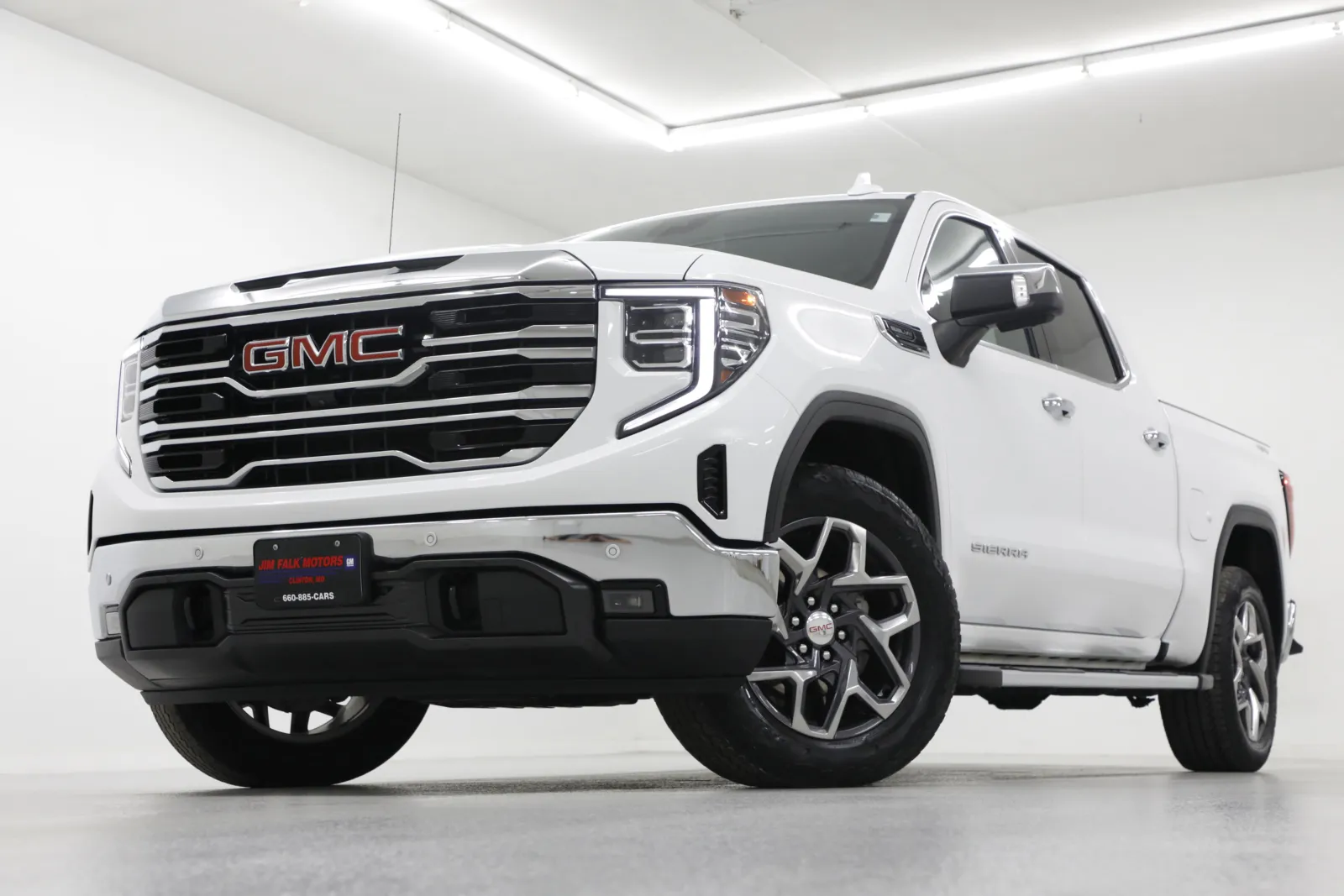 White 2023 GMC Sierra 1500 SLT for sale in Clinton, MO