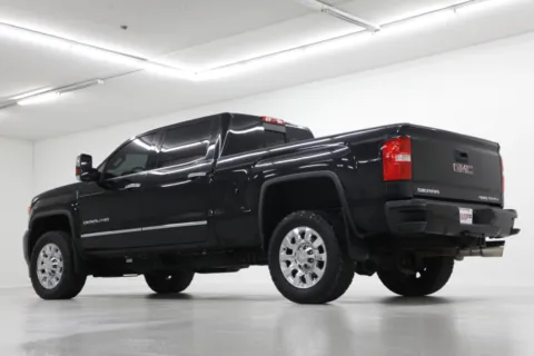 More photos of 2019 GMC Sierra 2500HD Denali at Jim Falk Motors, MO