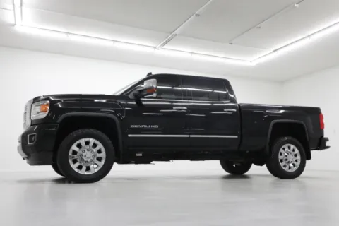 Photos of 2019 GMC Sierra 2500HD Denali for sale in Clinton, MO at Jim Falk Motors