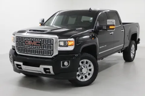 More photos of 2019 GMC Sierra 2500HD Denali at Jim Falk Motors, MO