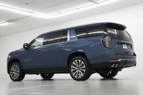 More photos of 2025 Chevrolet Suburban High Country at Jim Falk Motors, MO