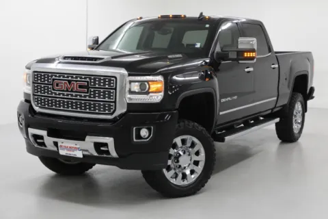 More photos of 2019 GMC Sierra 2500HD Denali at Jim Falk Motors, MO