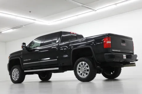 More photos of 2019 GMC Sierra 2500HD Denali at Jim Falk Motors, MO