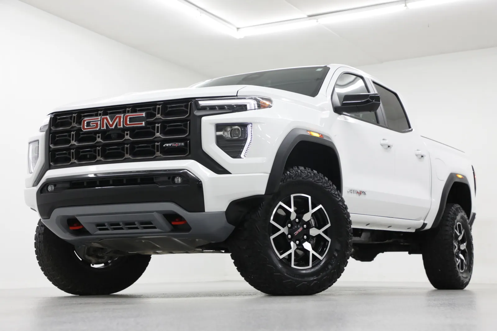White 2024 GMC Canyon 4WD AT4X for sale in Clinton, MO