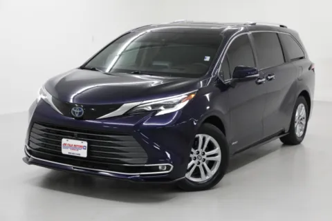 More photos of 2021 Toyota Sienna Platinum at Jim Falk Motors, MO