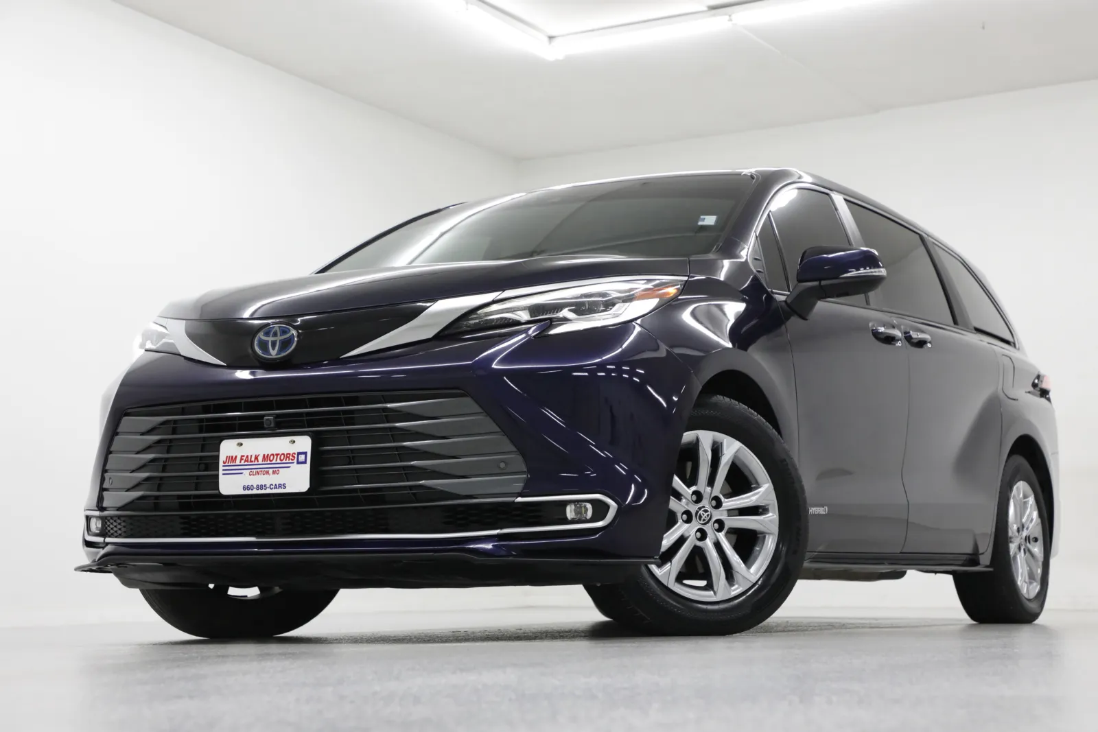 Blue 2021 Toyota Sienna Platinum for sale in Clinton, MO