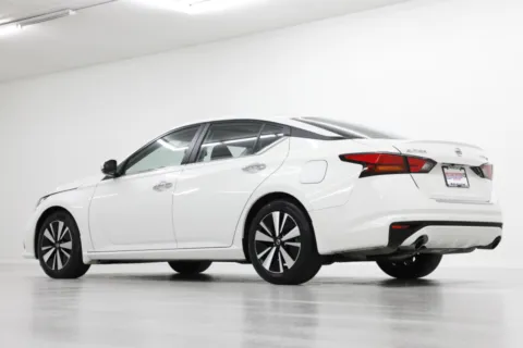 More photos of 2022 Nissan Altima 2.5 SV at Jim Falk Motors, MO