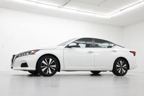 Photos of 2022 Nissan Altima 2.5 SV for sale in Clinton, MO at Jim Falk Motors