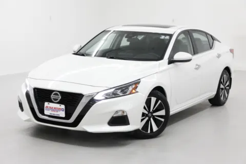 More photos of 2022 Nissan Altima 2.5 SV at Jim Falk Motors, MO