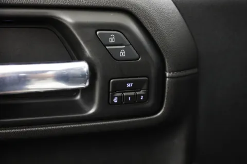 More photos of 2020 Chevrolet Silverado 2500HD High Country at Jim Falk Motors, MO