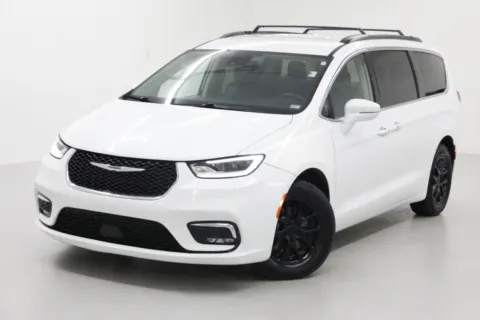 More photos of 2022 Chrysler Pacifica Touring L at Jim Falk Motors, MO