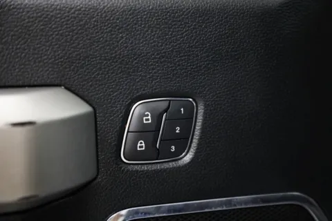 More photos of 2019 Ford F-150 LARIAT at Jim Falk Motors, MO