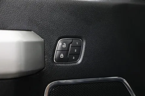 More photos of 2019 Ford F-150 LARIAT at Jim Falk Motors, MO