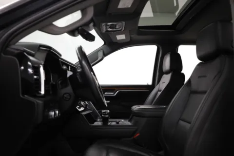 More photos of 2022 GMC Sierra 1500 Denali at Jim Falk Motors, MO