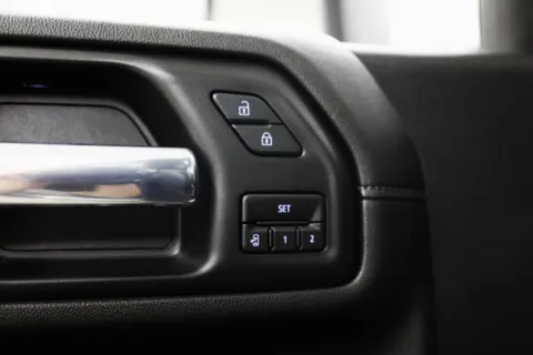 More photos of 2020 GMC Sierra 2500HD Denali at Jim Falk Motors, MO