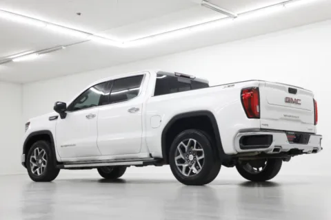 More photos of 2022 GMC Sierra 1500 SLT at Jim Falk Motors, MO