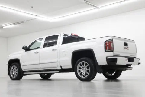 More photos of 2018 GMC Sierra 1500 Denali at Jim Falk Motors, MO
