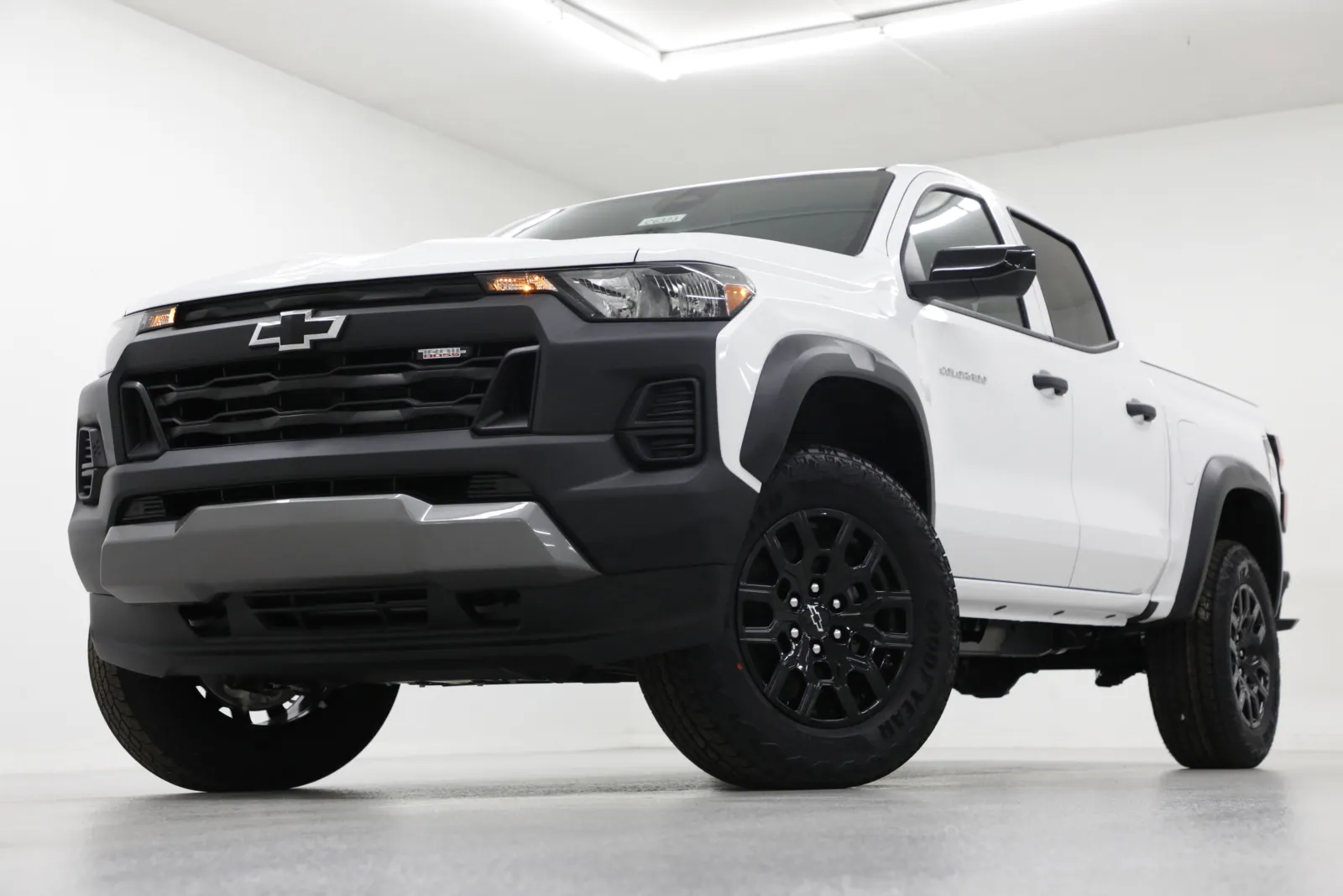 White 2026 Chevrolet Colorado 4WD Trail Boss for sale in Clinton, MO