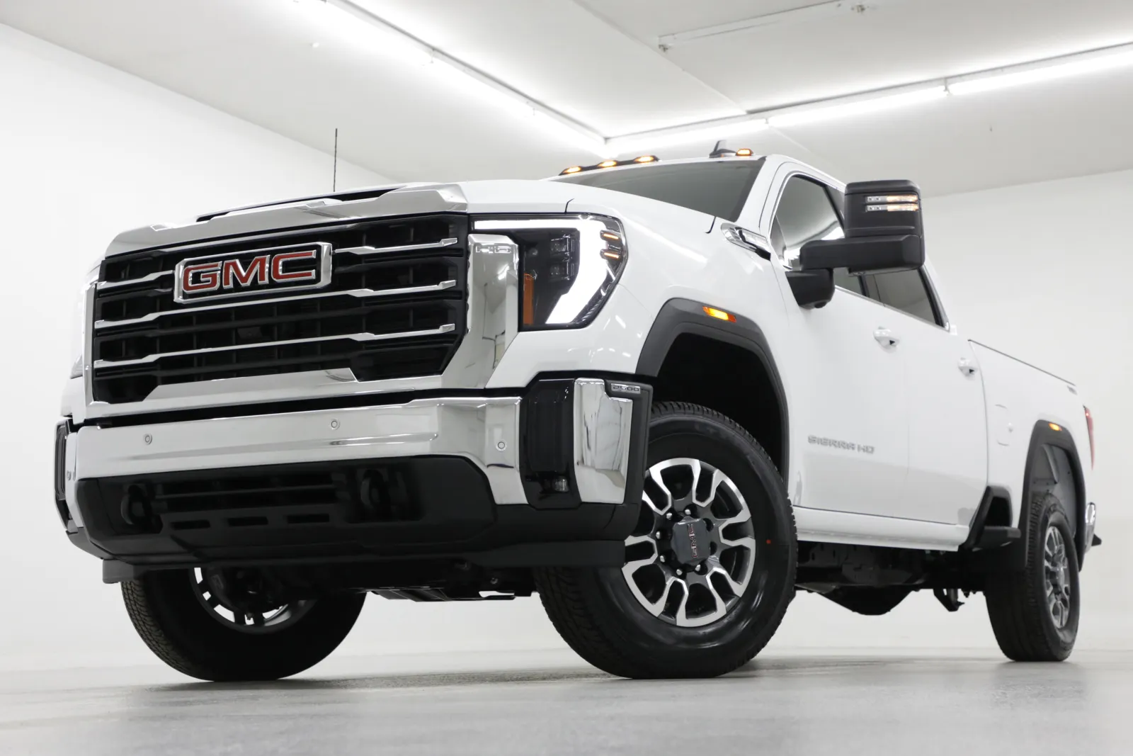 White 2026 GMC Sierra 2500HD SLE for sale in Clinton, MO