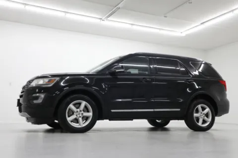 Photos of 2017 Ford Explorer XLT for sale in Clinton, MO at Jim Falk Motors